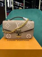 LV Pochette Metis East West