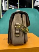 LV Pochette Metis East West